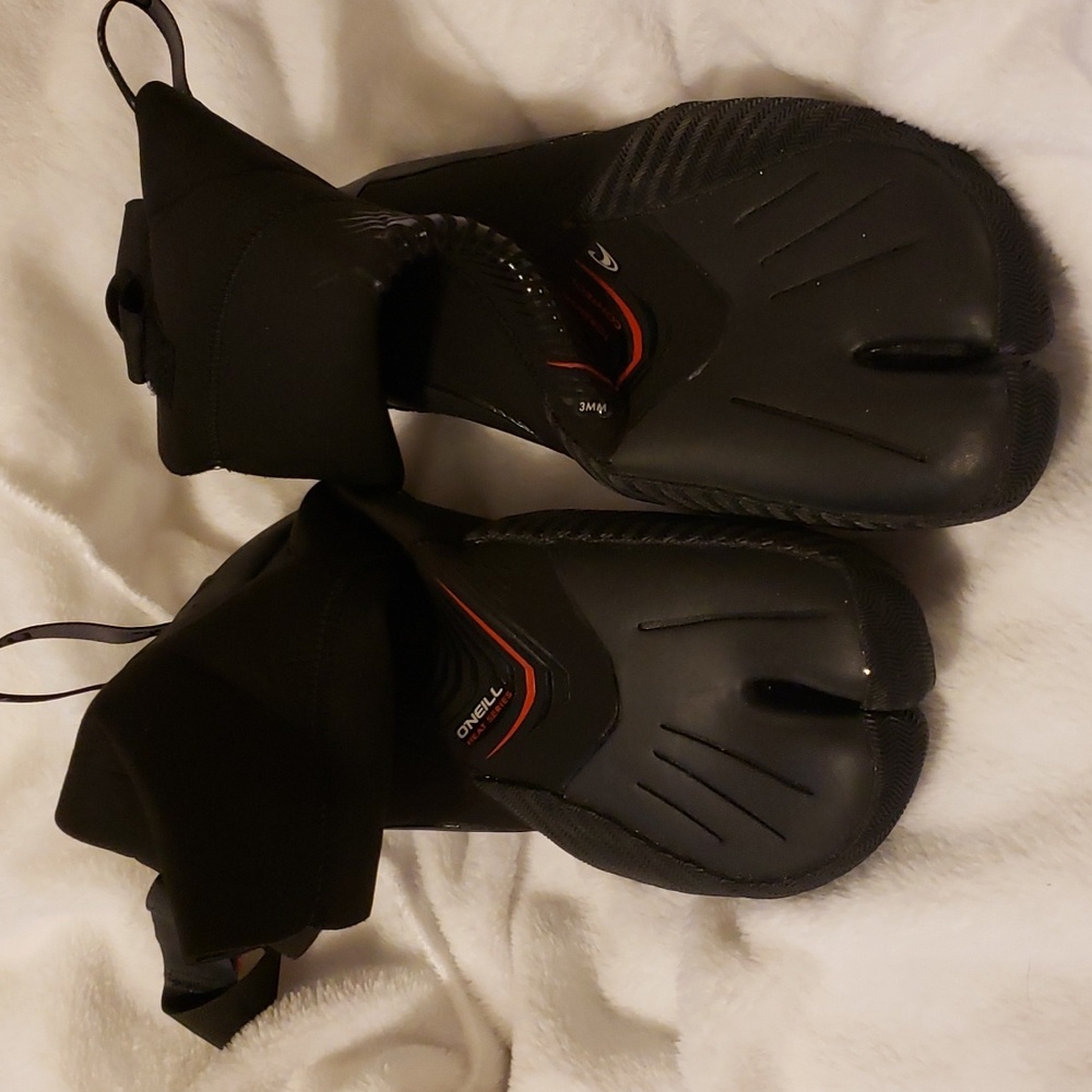 O'Neill surf boots